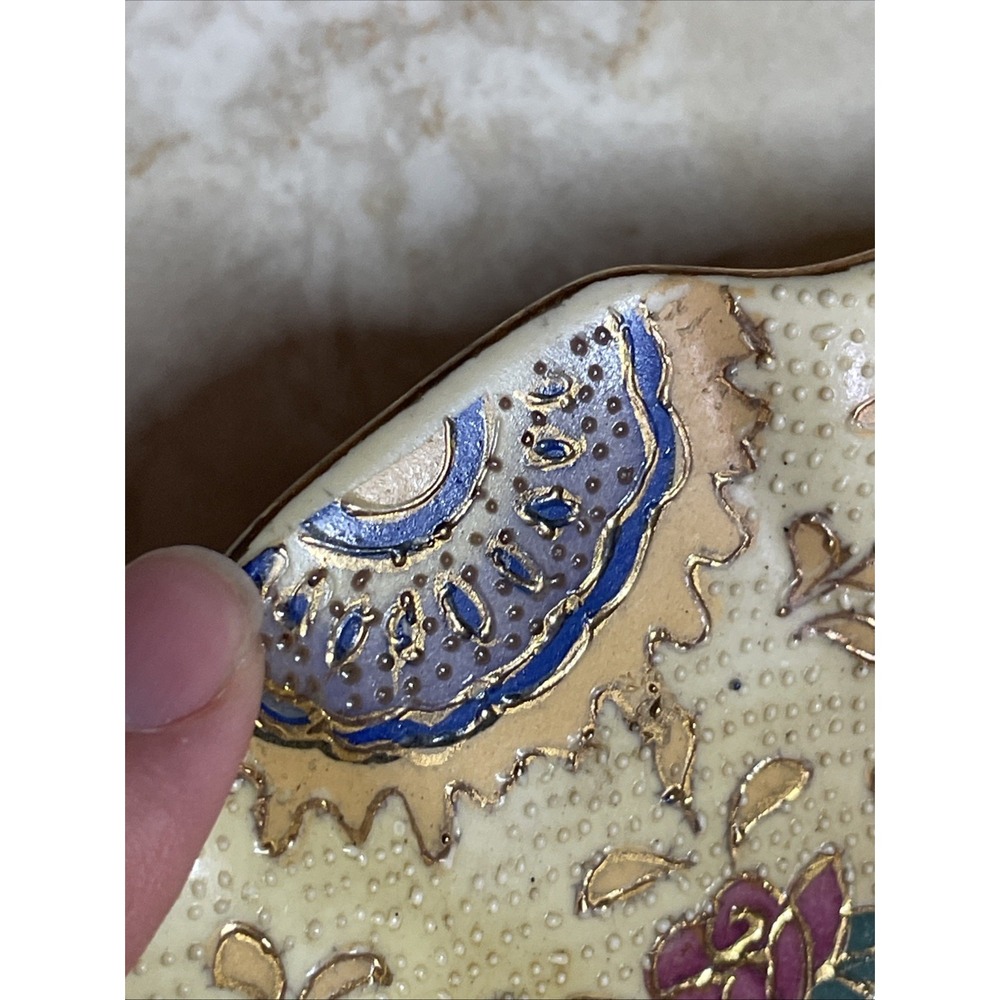 Vintage Chinese Moriage Pottery Decorative Plate w Wavy Edge 10" Wide - Picture 9 of 12